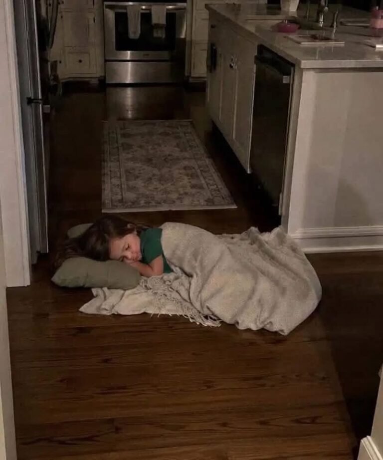 I Came Home from a Work Trip to Find My Daughter Sleeping in the Kitchen – When I Opened Her Childhood Bedroom, I Went Pale